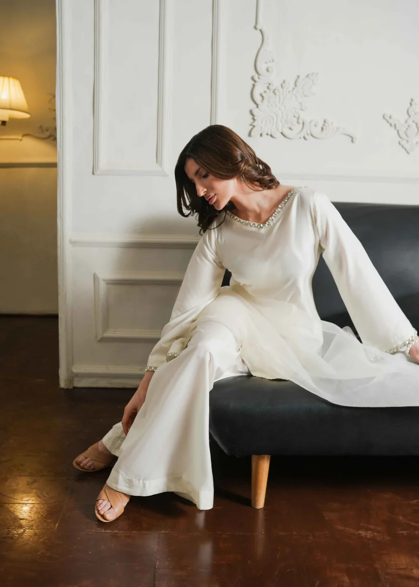 NAZESH || IVORY ELEGANCE alternate view