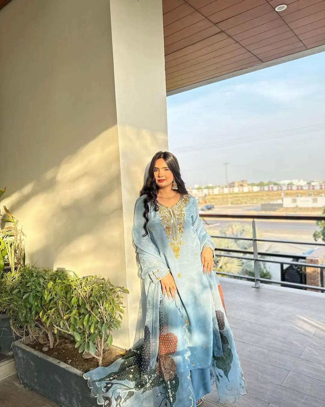 GUL NAZ || ELEGANCE BLUE alternate view