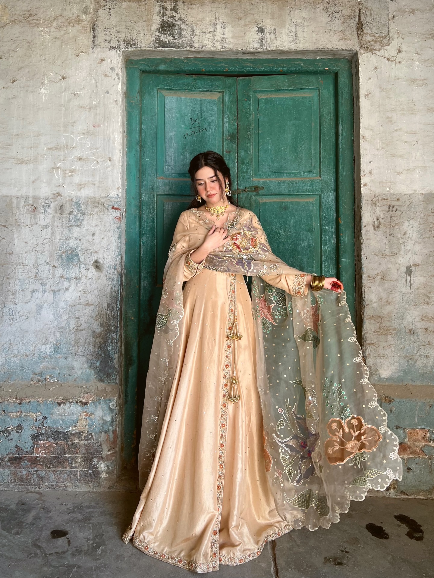 HINA || CHAMPAGNE BEIGE PESHWAS